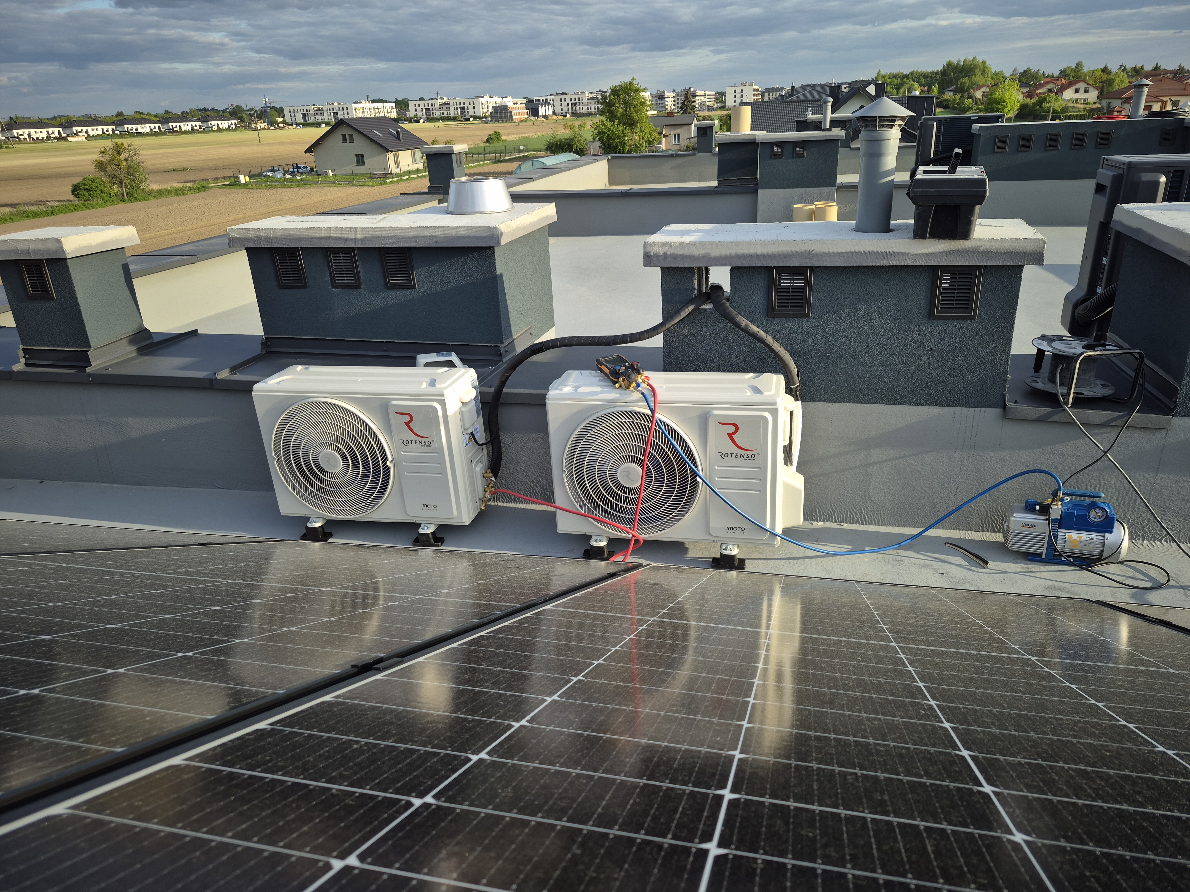 Klimatyzacja Rotenso Imoto z osłoną EPDM na freony — okolice Ożarowa Mazowieckiego — miniaturka 2