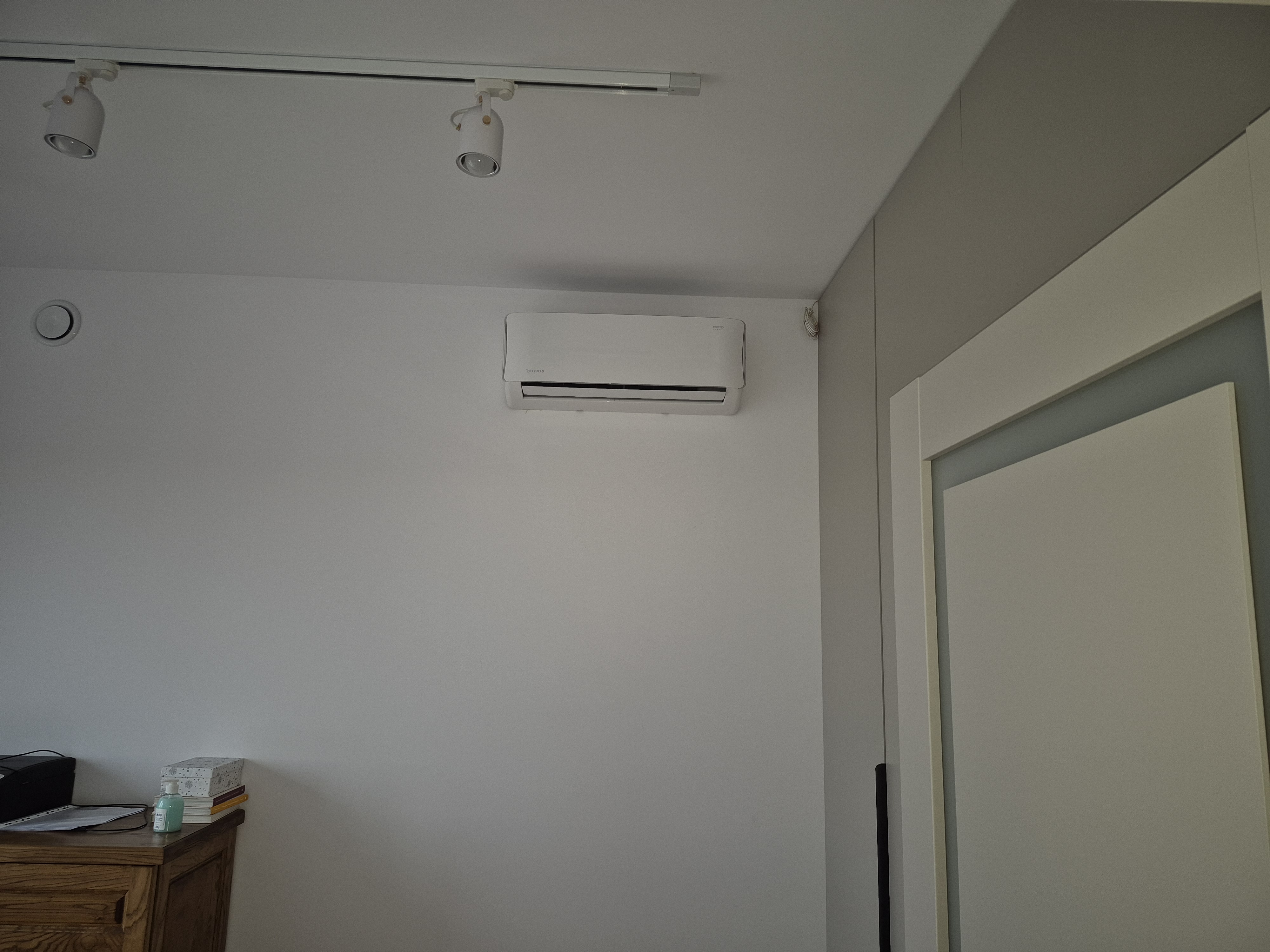 Klimatyzacja Rotenso Imoto z osłoną EPDM na freony — okolice Ożarowa Mazowieckiego — miniaturka 5