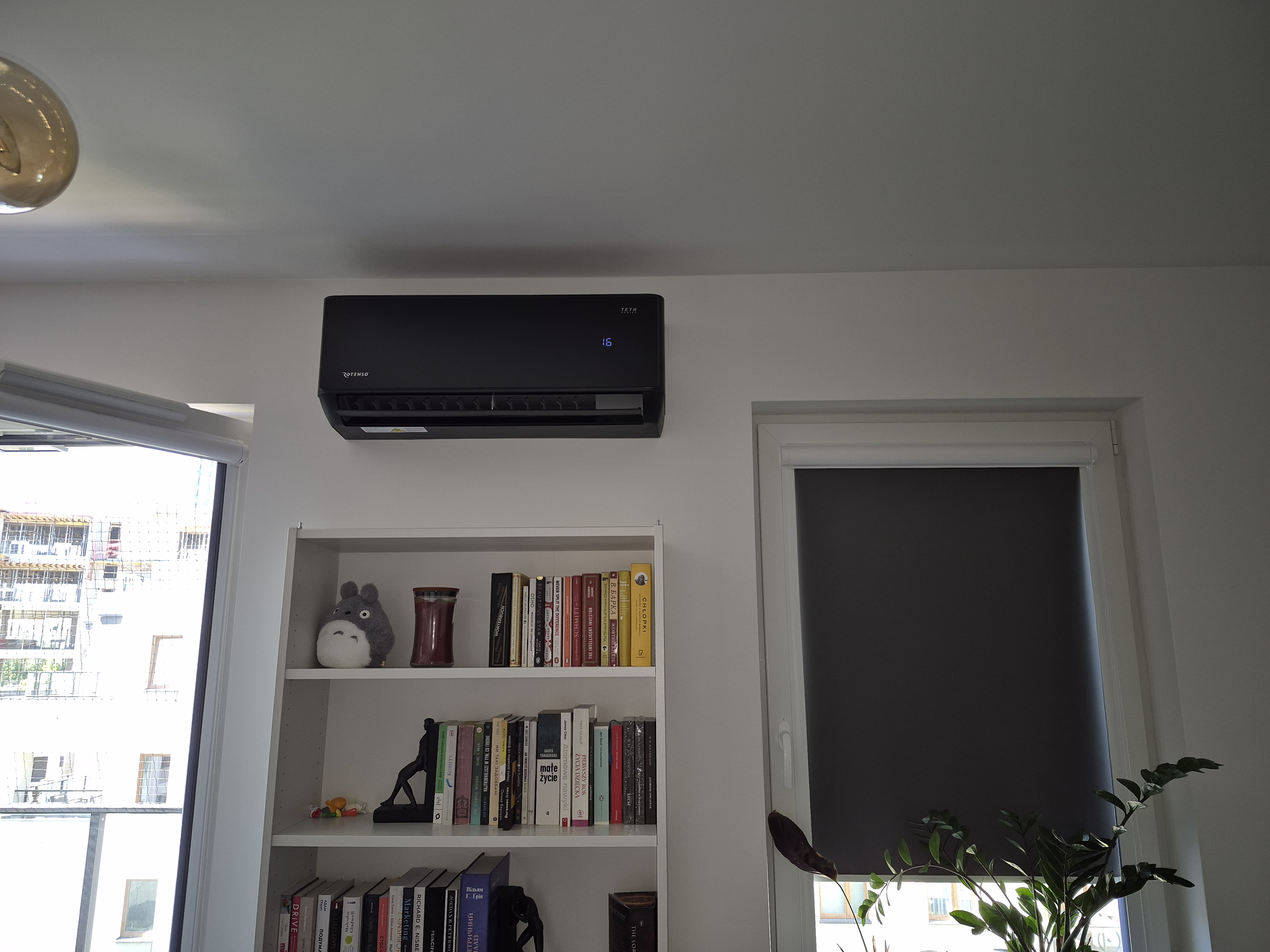 Klimatyzacja Rotenso Teta (czarna) w mieszkaniu — Warszawa Mokotów — miniaturka 2