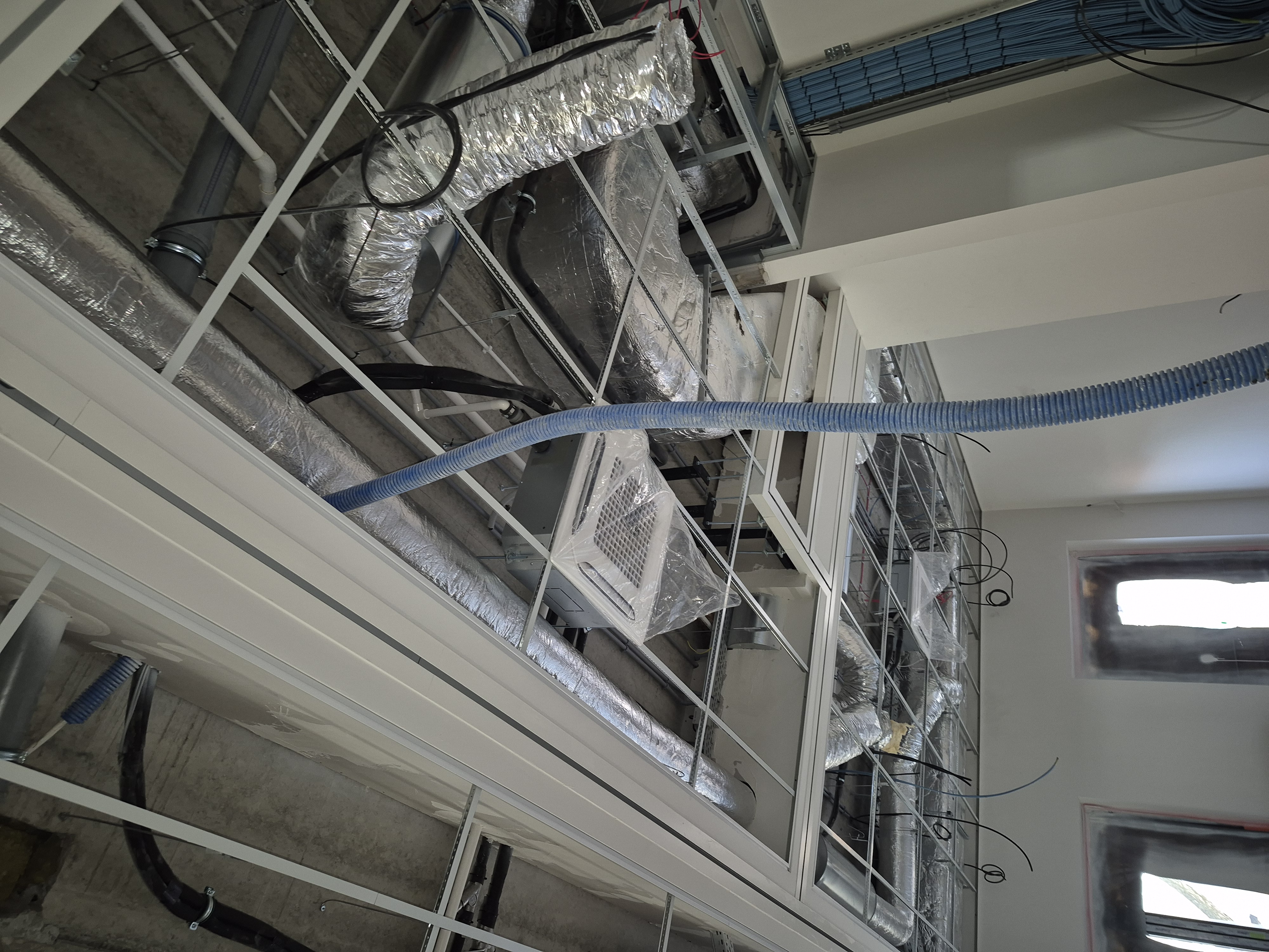 Realizacja: Kompleksowa klimatyzacja LG VRF — budynek użyteczności publicznej w okolicach Warszawy — Okolice Warszawy
