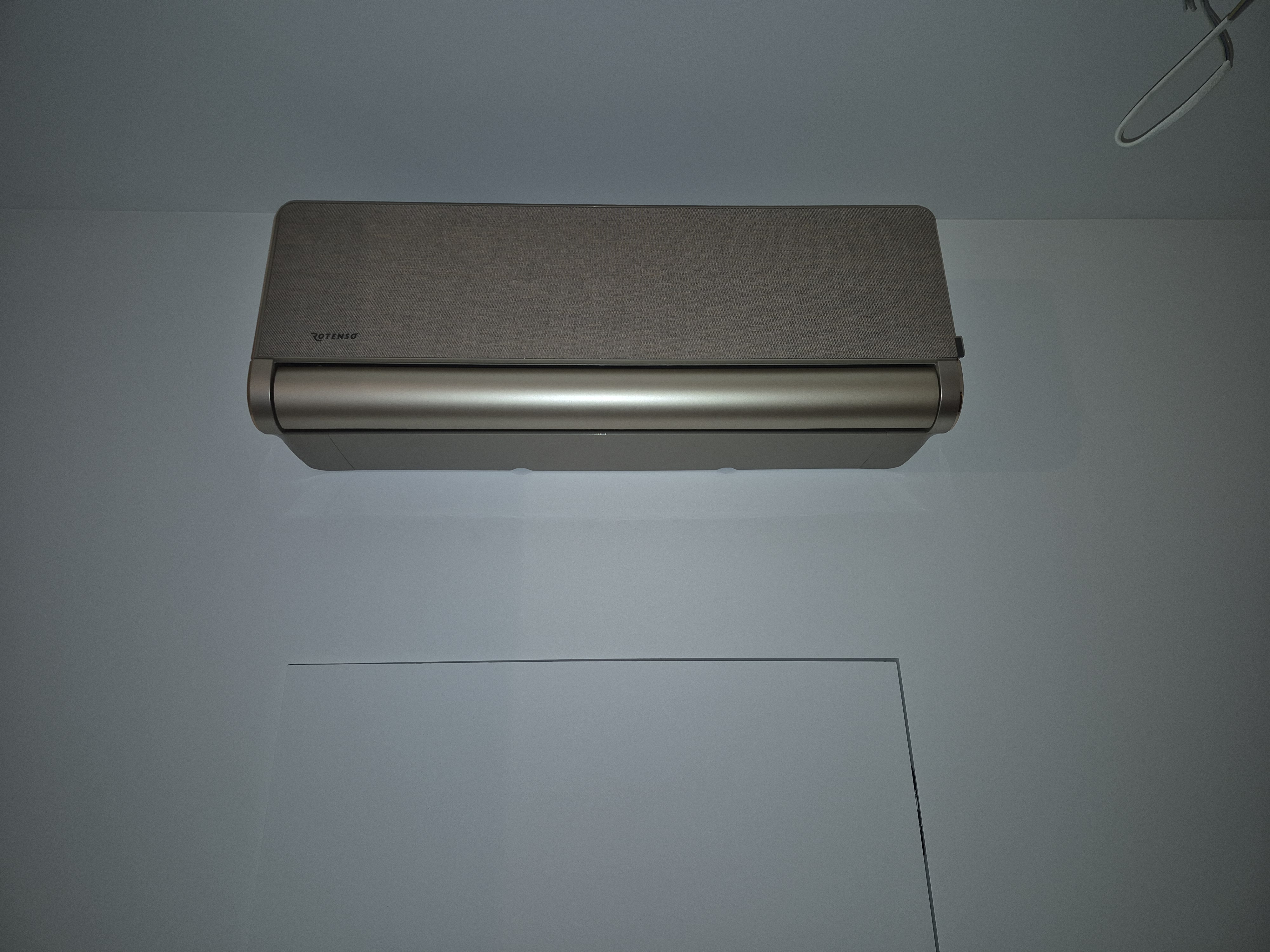 Rotenso Versu Cloth Caramel 3.5 kW w mieszkaniu — Warszawa, ul. Wołoska (Mokotów) — miniaturka 5