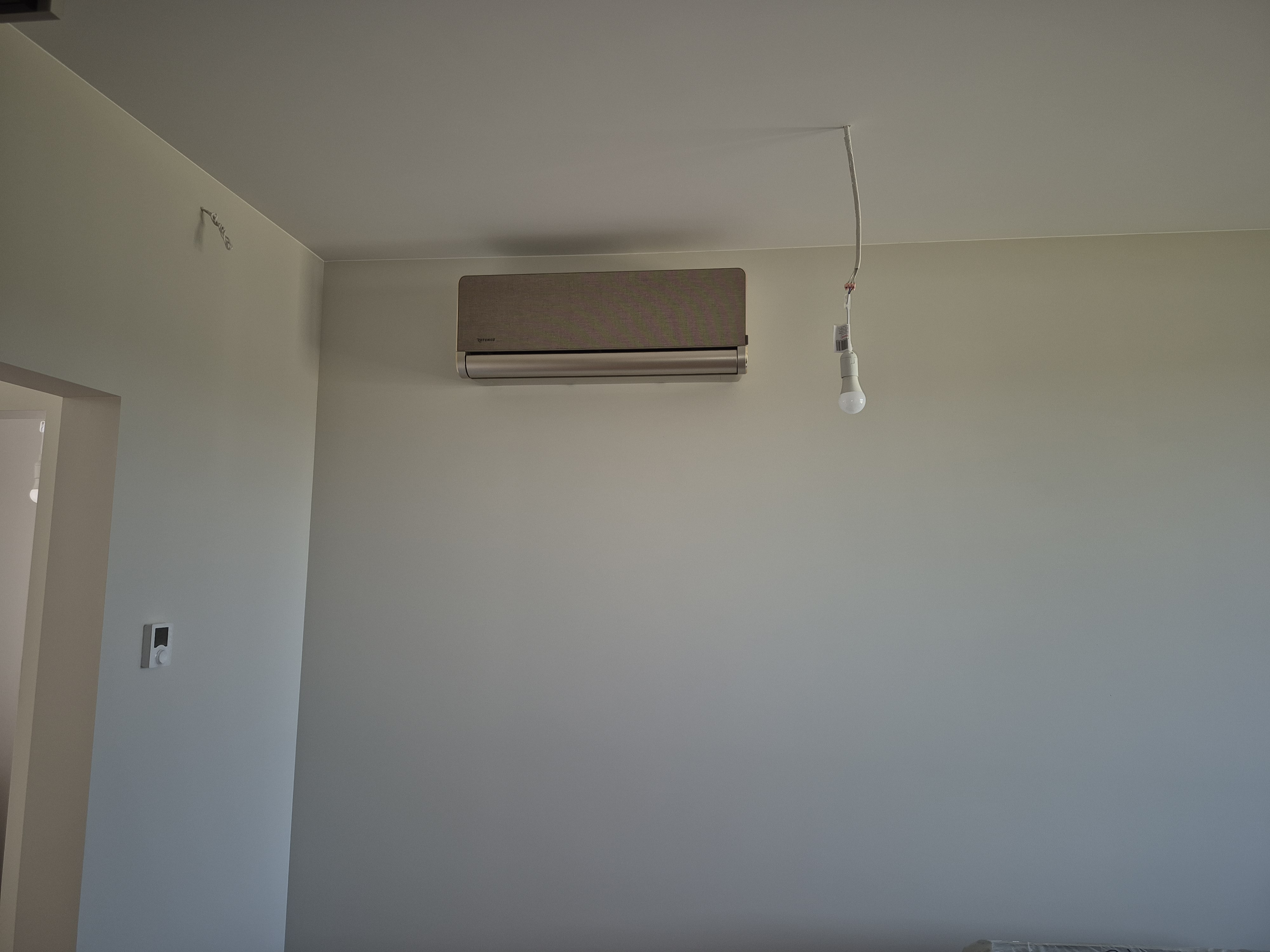 Klimatyzacja Rotenso Versu Cloth Caramel w domu szeregowym — Nowa Wola (Lesznowola) — miniaturka 3