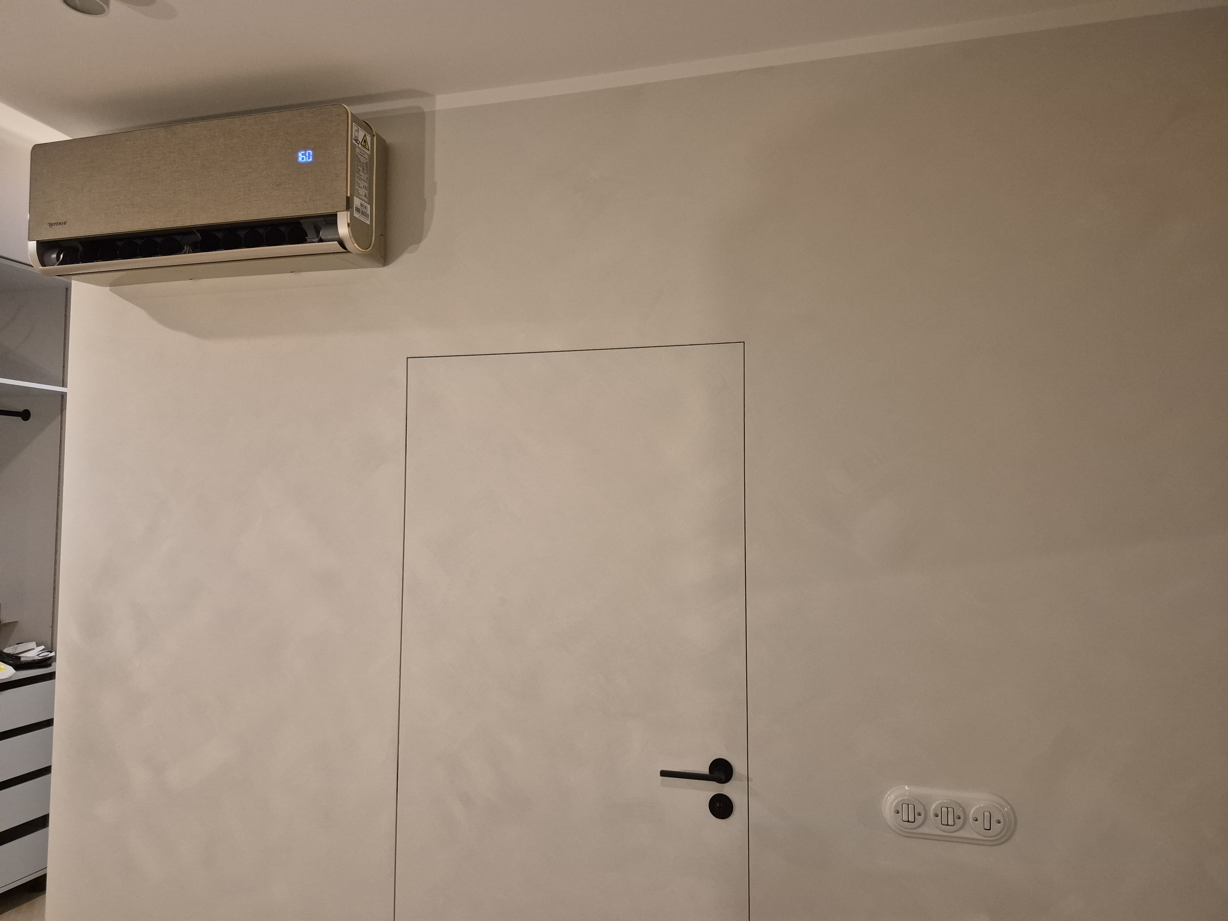 Klimatyzacja Rotenso Versu Cloth Caramel w luksusowym apartamencie — Warszawa Włochy / Ursus — miniaturka 4