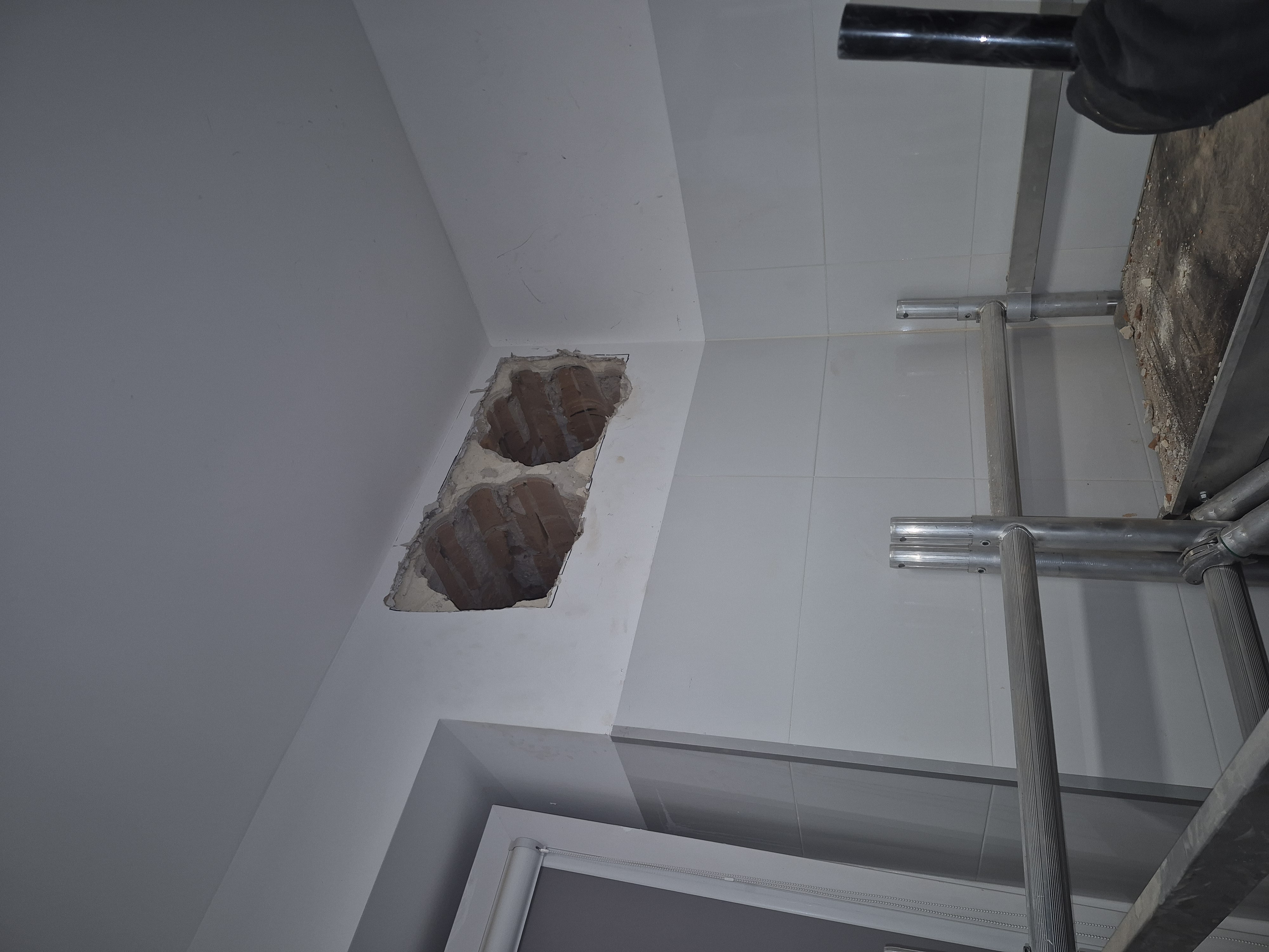 Wiercenie diamentowe Ø350 mm metodą suchą w pralni — okolice Warszawy — miniaturka 2